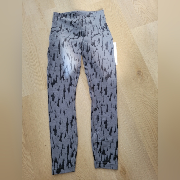 Lululemon instill 25 inch - Picture 2 of 4